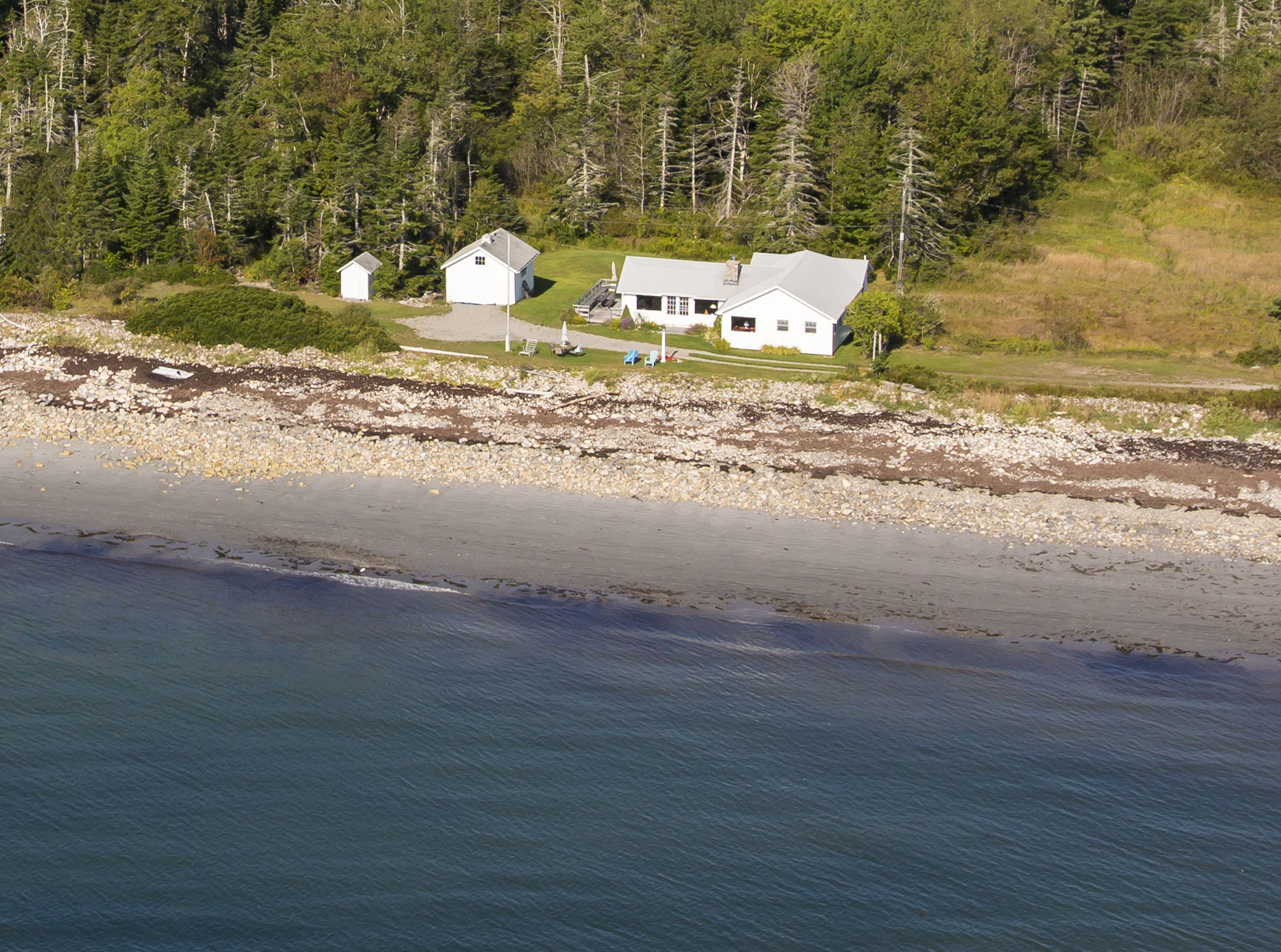 Crockett`s Beach Cottage On the Water in Maine Vacation Properties